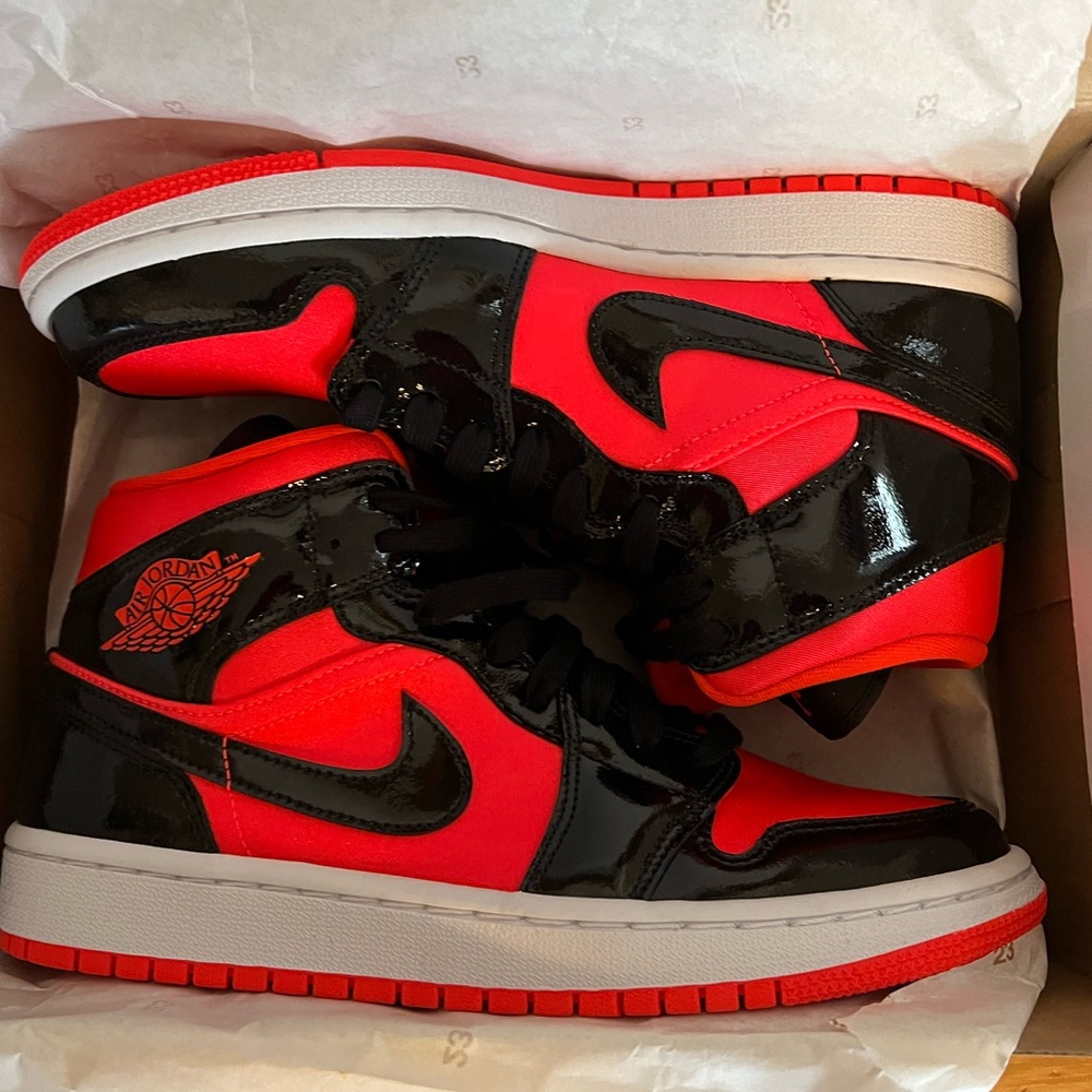 WMNS AIR JORDAN 1 MID 'HOT PUNCH' BQ6472-600